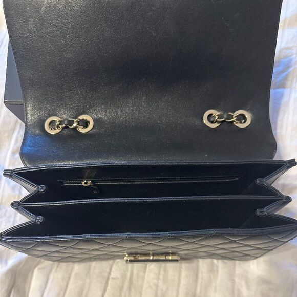 Chanel large beauty lock Flap bag - Picture 2 of 7